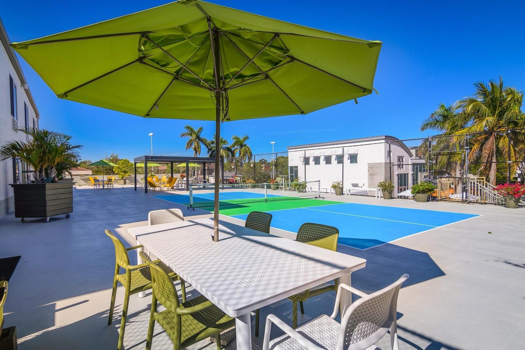 Naples Park Central Hotel Экстерьер фото